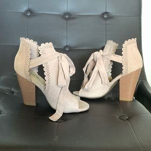 ✨2 for $12✨ JustFab pink sandals size 7